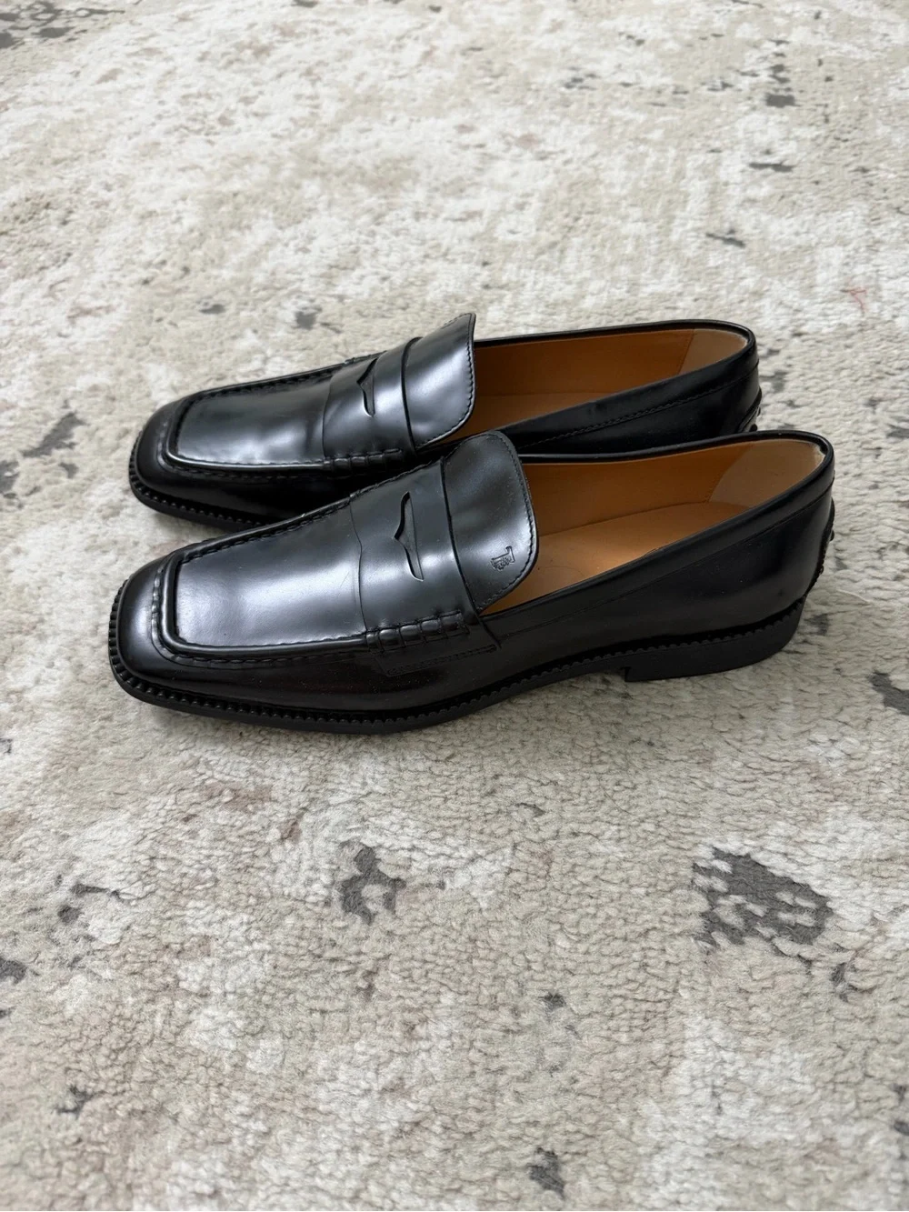 Tods sleek black